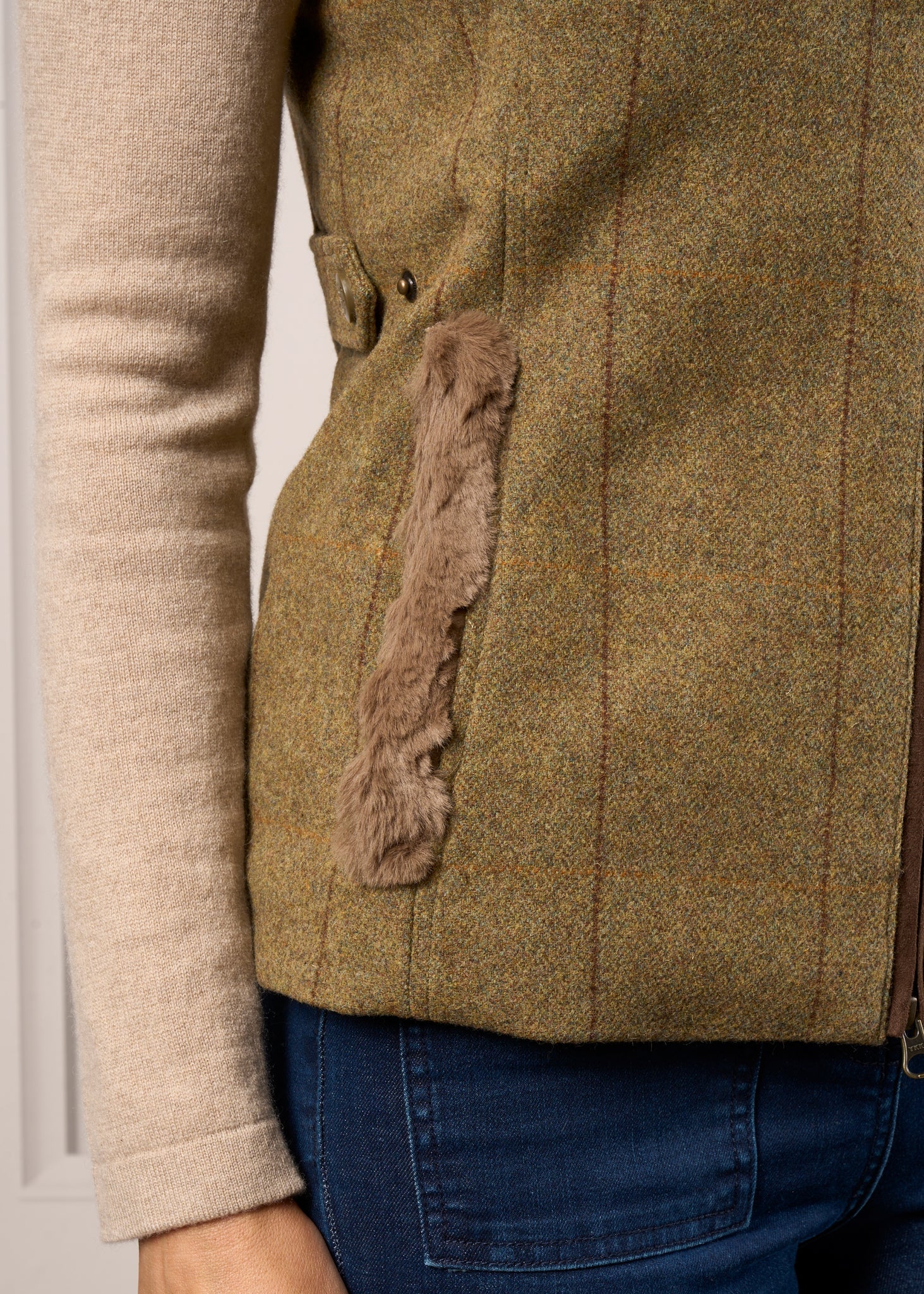 Combrook Ladies Tweed Gilet In Grove 