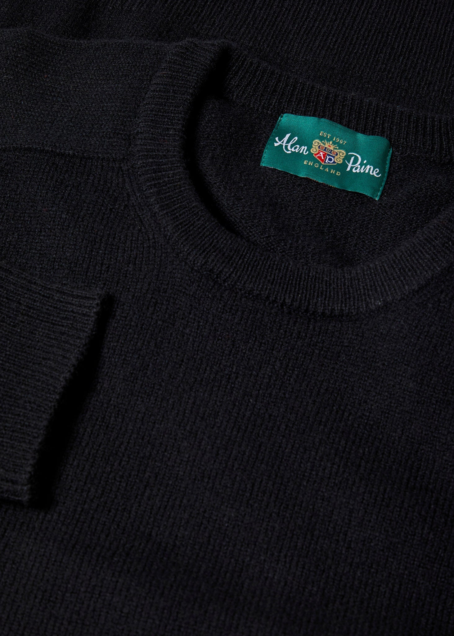 Men s Black Jumpers Black Sweaters Alan Paine Europe